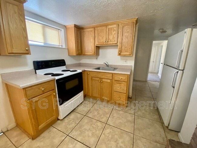 Building Photo - 78 E 300 S