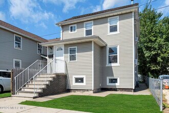 Building Photo - 253 1st St