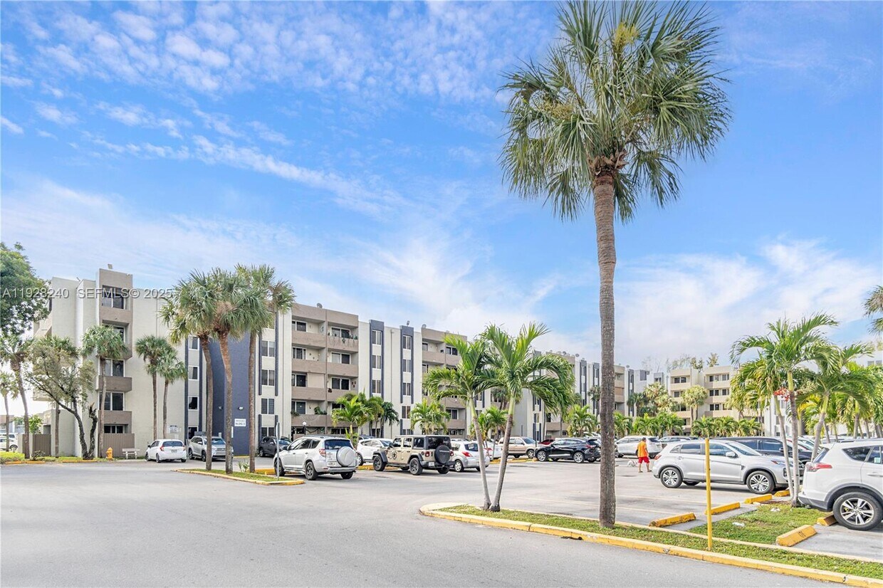 Primary Photo - 10000 NW 80th Ct