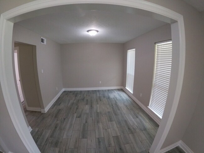 Foto del edificio - 2614 N Woodloch St