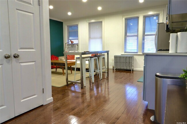 Foto del edificio - 43-08 65th St