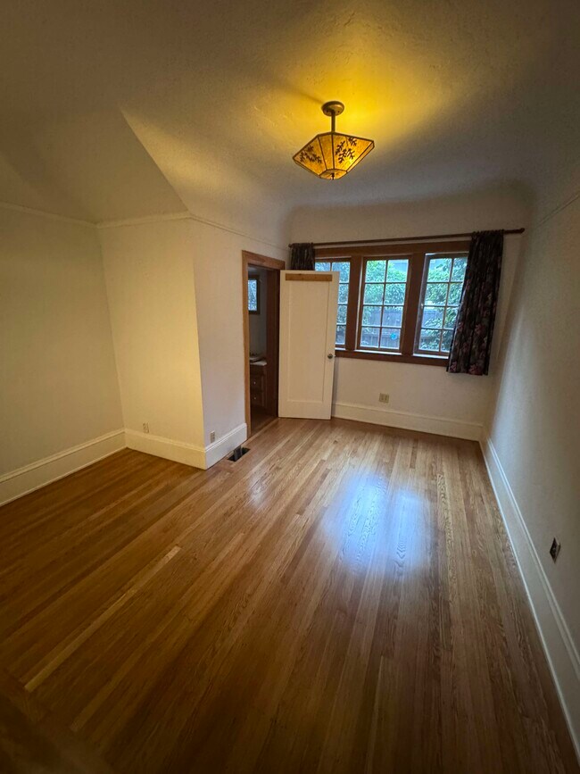Foto del edificio - 6448 Benvenue Ave
