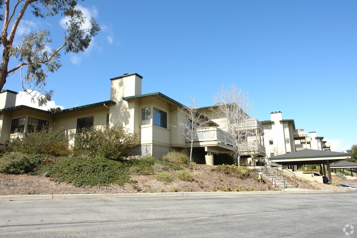 Building Photo - The Oaks of Del Ray