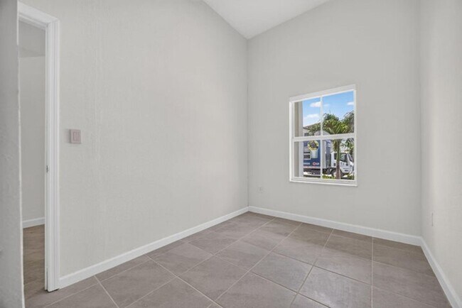Foto del edificio - 2444 SE 29th Dr