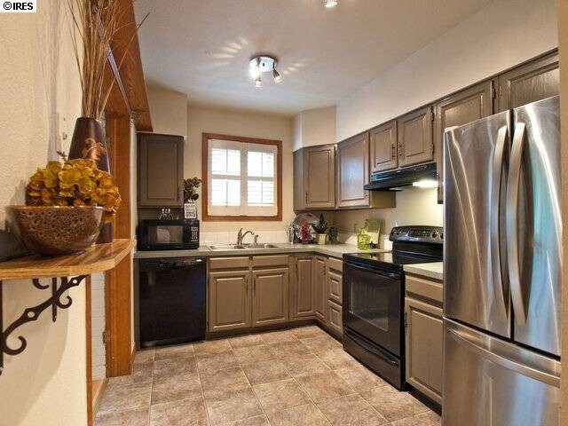 Kitchen - 420 Pearl St