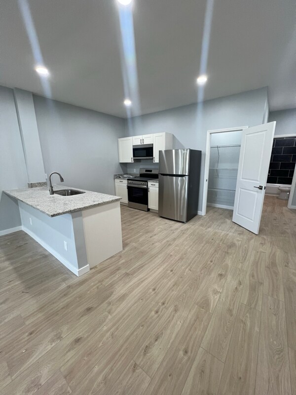 Foto principal - 3982 Superior Ave