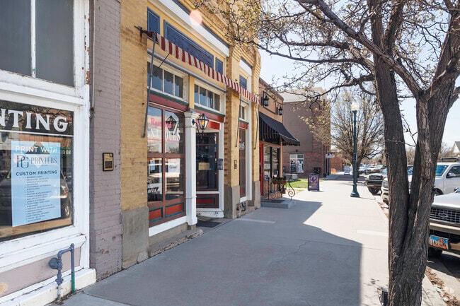 Enjoy shopping along downtown's wide, tree-shaded sidewalks.