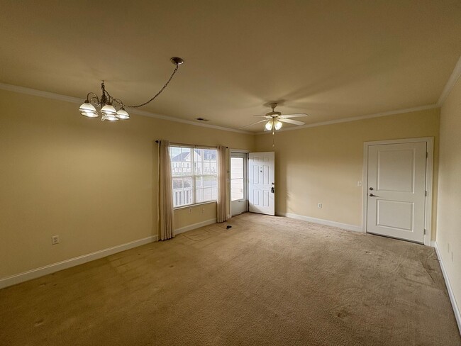 Building Photo - For Rent