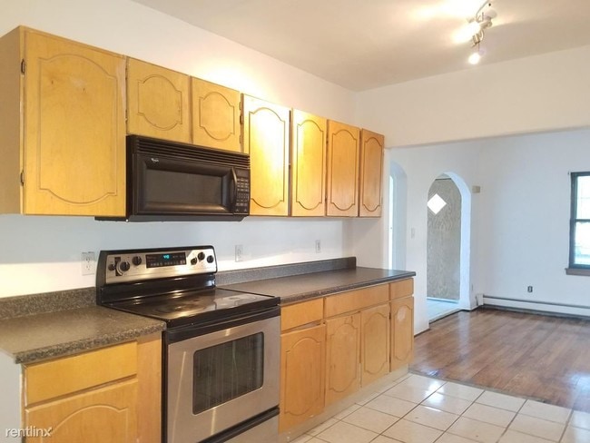 Building Photo - 2122 E Kenmore Pl