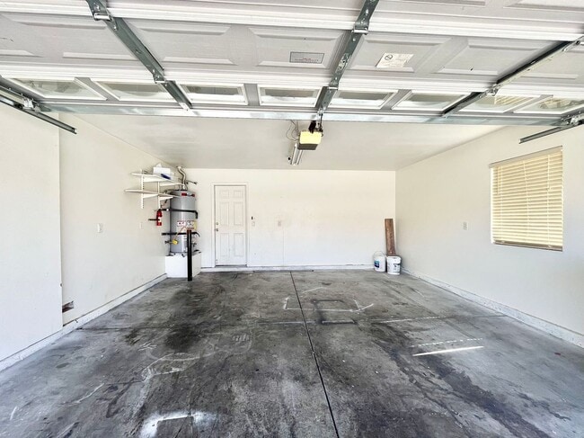 Building Photo - 7466 Jacaranda Leaf St