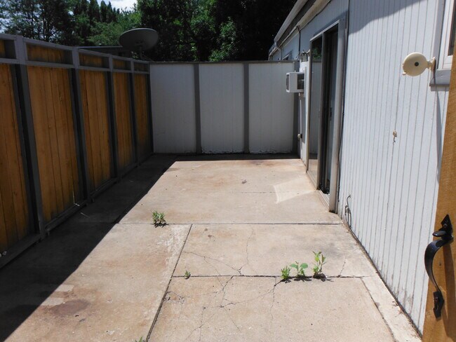 Amplio patio privado - 2723 Leisure Dr