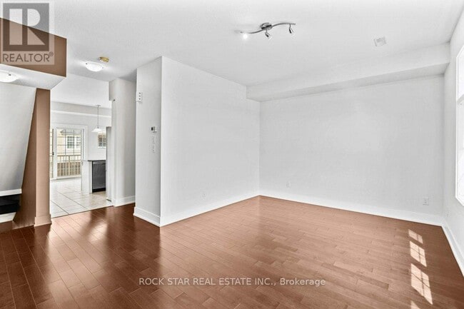 Building Photo - 1401-1401 Plains Rd E