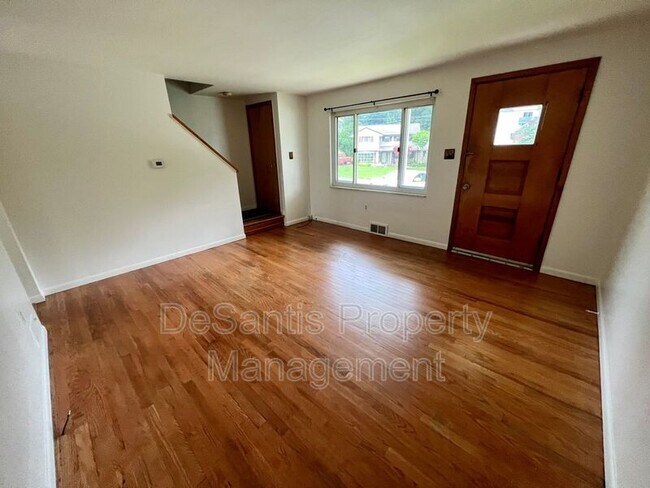 Building Photo - 227 Maxwell St