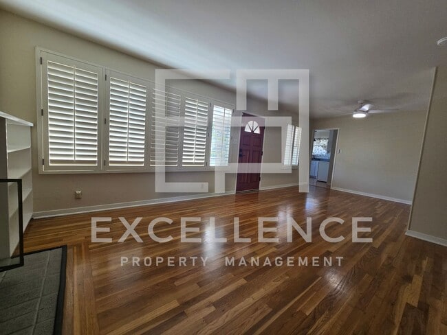 Building Photo - 4/2 House With Yard, Hardwood Floors, Pets...