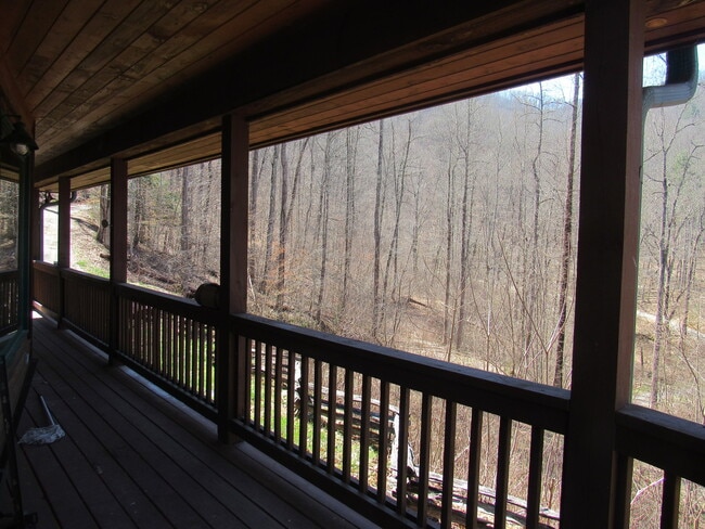 Building Photo - $1,200 - 2 Bedroom / 1 Bath Cabin in Tucka...