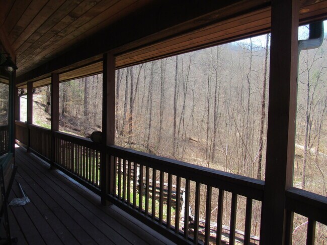 Foto del edificio - $1,400 - 2 Bedroom / 1 Bath Cabin in Tuckaseegee with Lovely Mountain View