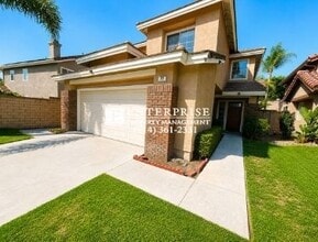 Building Photo - 77 Carriage Dr
