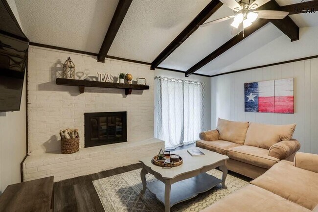 Building Photo - 5511 Hooper Dr
