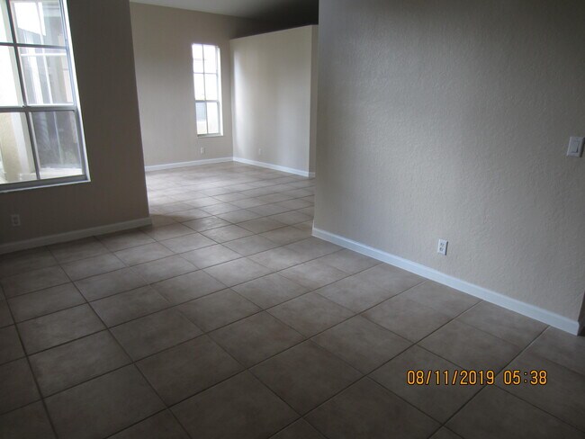 Foto del edificio - 6204 Spring Lake Terrace