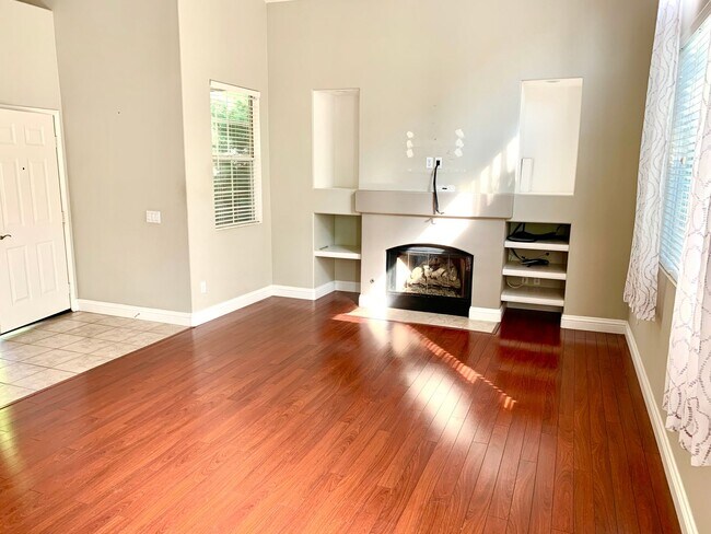 Foto del edificio - Spacious 3 Bedroom, 2.5 Bathroom Single Fa...