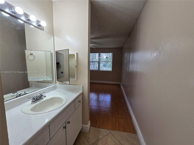 Building Photo - 2264 SW 81st Ave