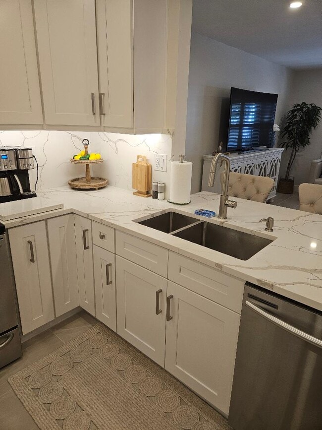 Building Photo - 3951 NE 17th Ave