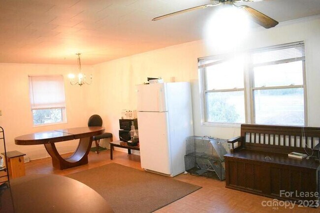 Building Photo - 49 Fenix Dr SW