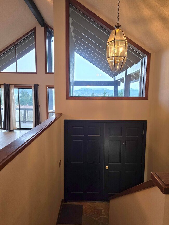 Building Photo - 4 Bedroom Poulsbo Home