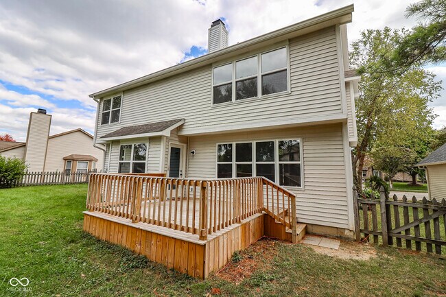 Building Photo - 10596 Greenway Dr