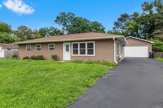 Building Photo - 2302 Manor Ln