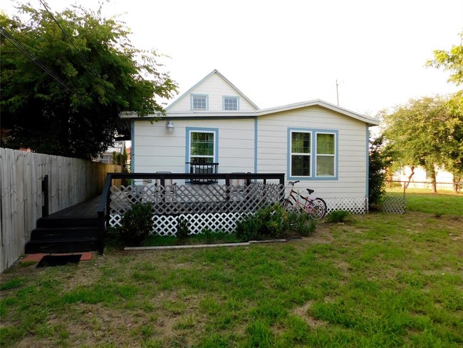 Building Photo - 1023 Avenue L