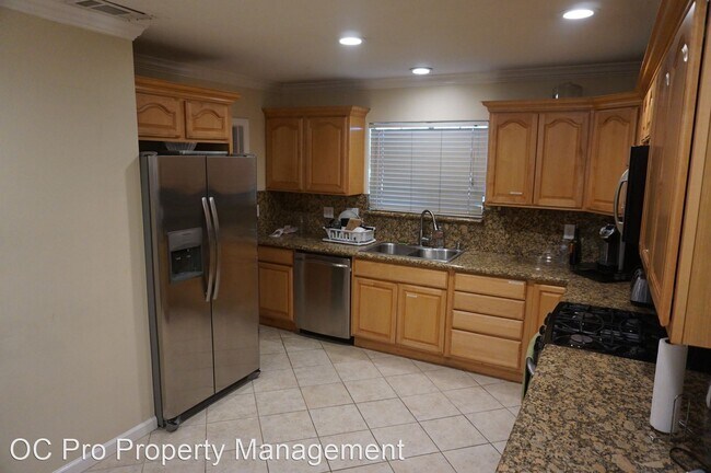 Building Photo - 6 br, 3.5 bath House - 12031 Cliffwood Avenue