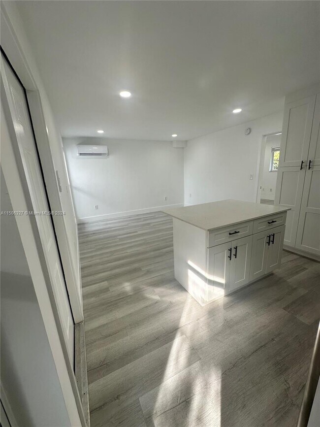 Foto del edificio - 3071 SW 27th Ave