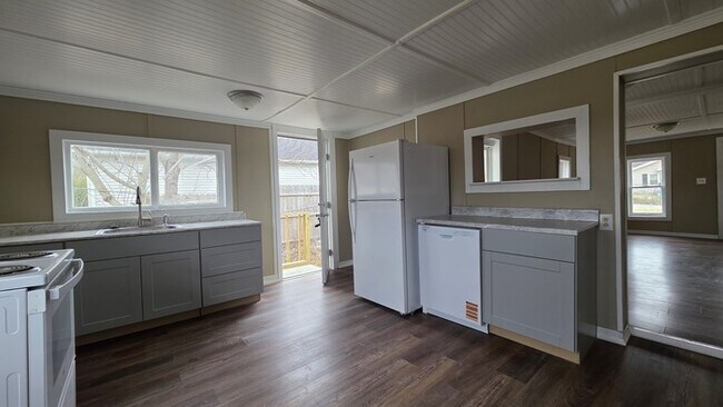 Foto del edificio - Totally Renovated House Now For Lease