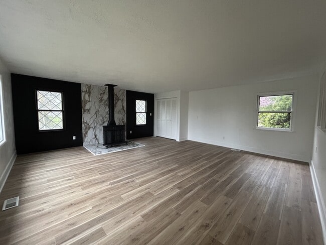 Building Photo - 149 Brookdale Park