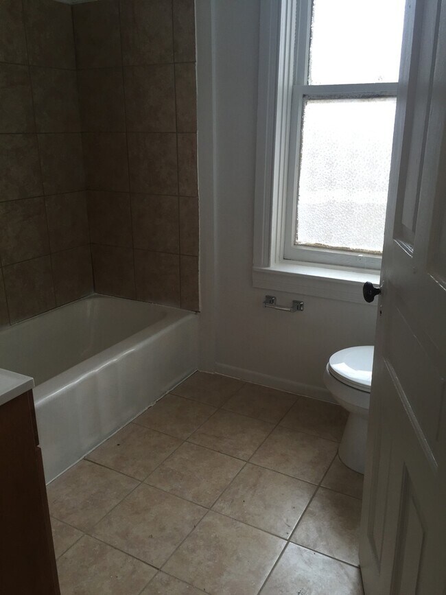 Foto del edificio - 5 Bedroom, 1 Bath, Parking-York City SD