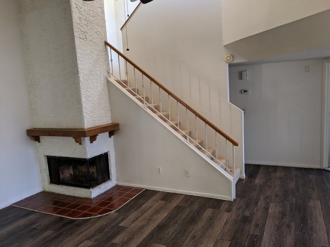 Primary Photo - Tempe 3/2 available in August. 1.5 miles f...
