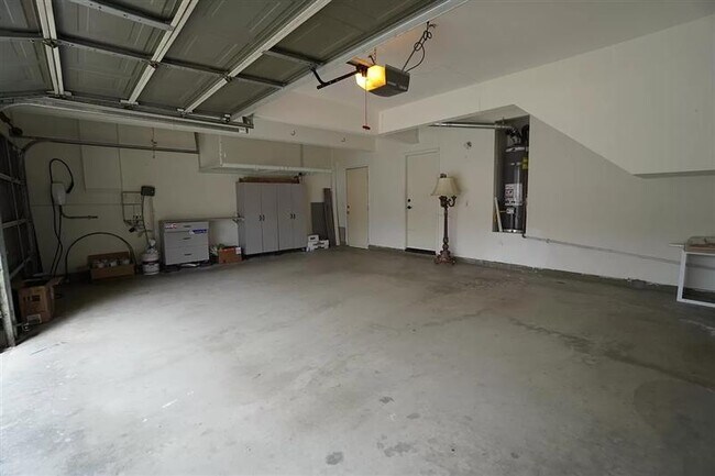 Building Photo - Fully Remodeled 3 Bedroom + Den and 3 Bath...