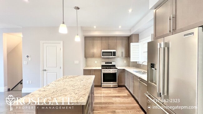 Building Photo - Spacious 3-Bedroom, 3-Bath Freehold Townho...