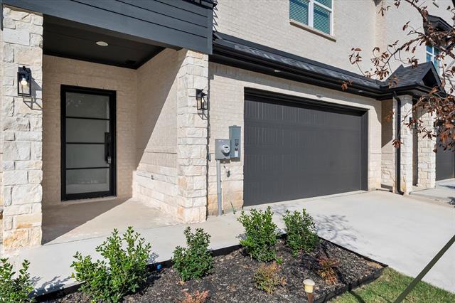 Building Photo - 2221 W Arkansas Ln