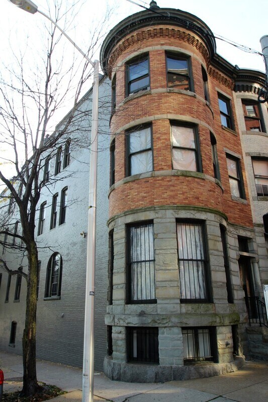 Foto del edificio - 223 E Preston St