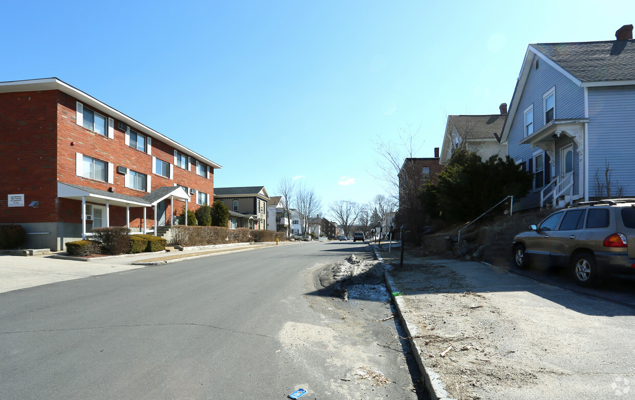 Building Photo - 32 Myrtle Street Apartments