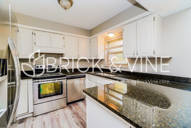 Foto del edificio - 2745 Woodcroft Road