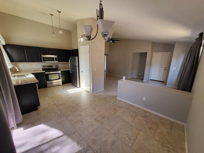 Foto del edificio - COMING SOON...EXCELLENT 3 BED 2 BATH HOME ...