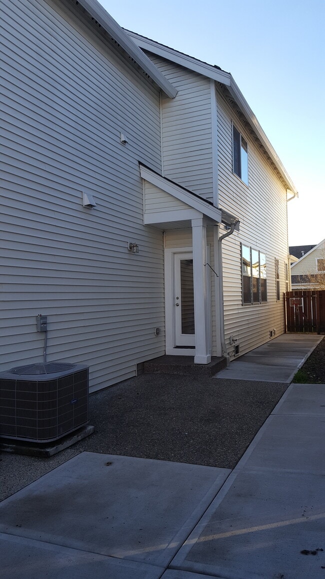 Building Photo - 2409 87th Dr NE