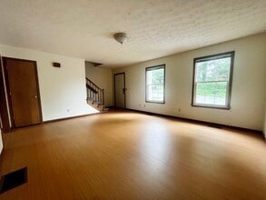 Building Photo - 975 Dugan St