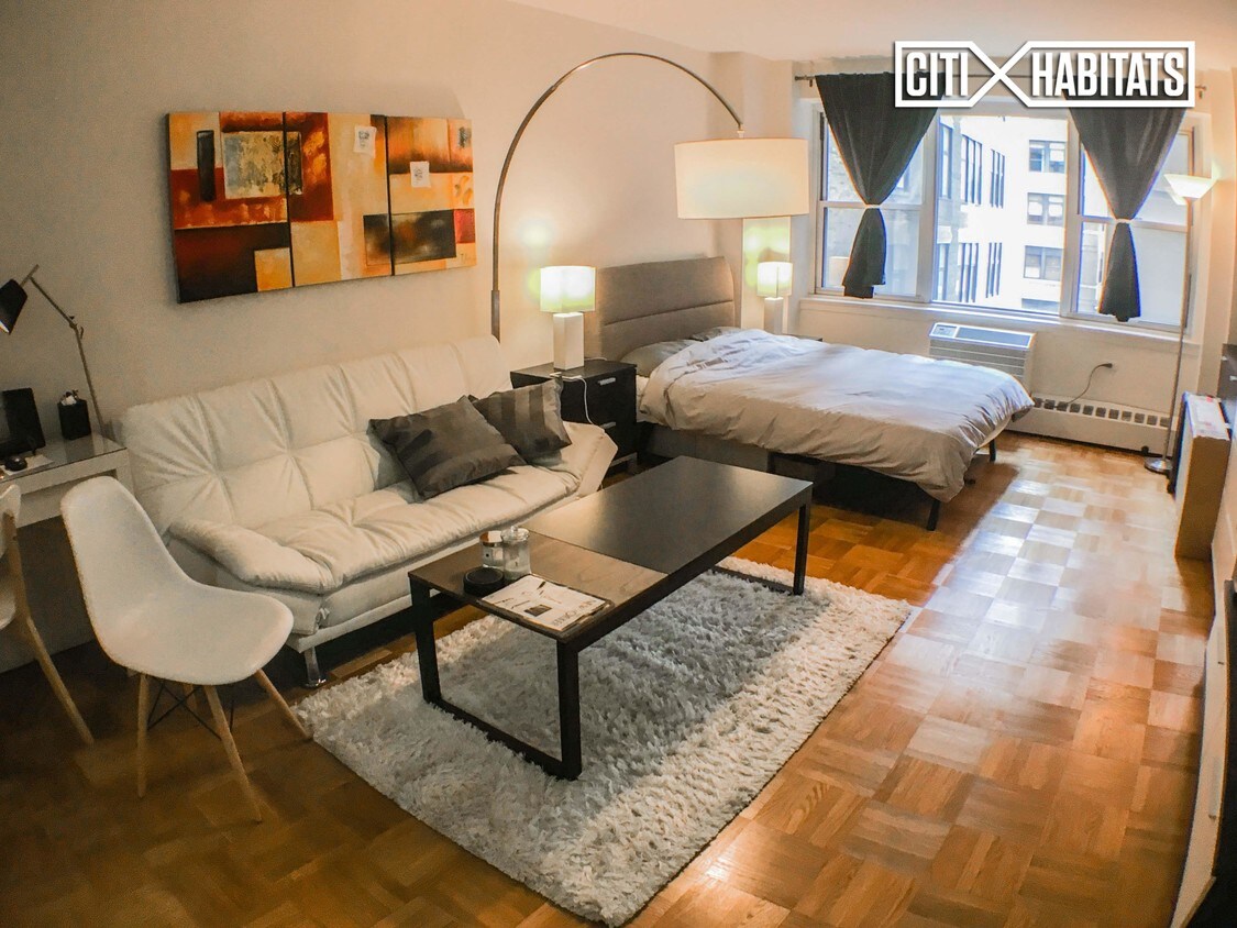 Foto principal - 300 E 46th St