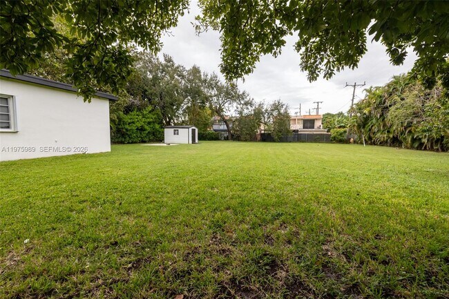 Building Photo - 3401 SW 17th St