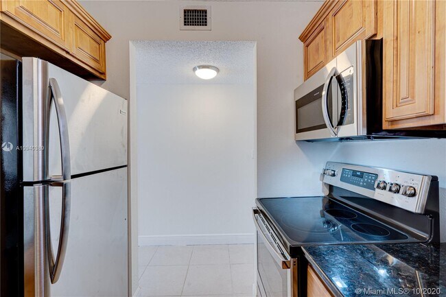Foto del edificio - 2441 SW 31st Ave