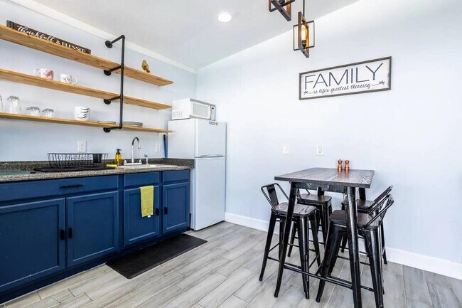 Foto del edificio - 4501 Loring Pl